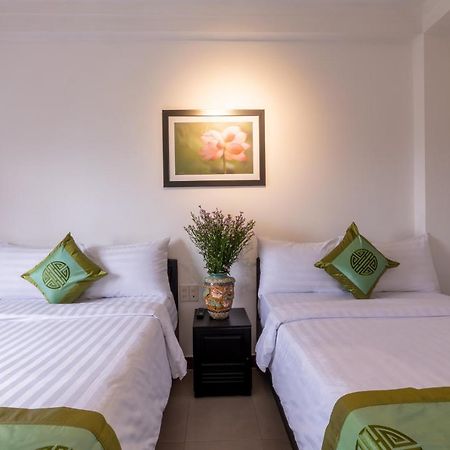 Charming Riverside Hotel Hue Bagian luar foto