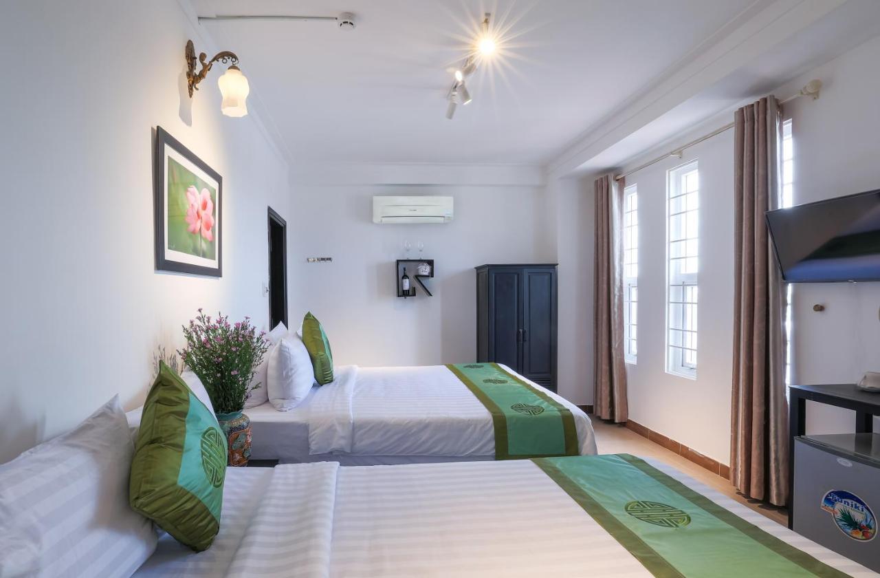 Charming Riverside Hotel Hue Bagian luar foto