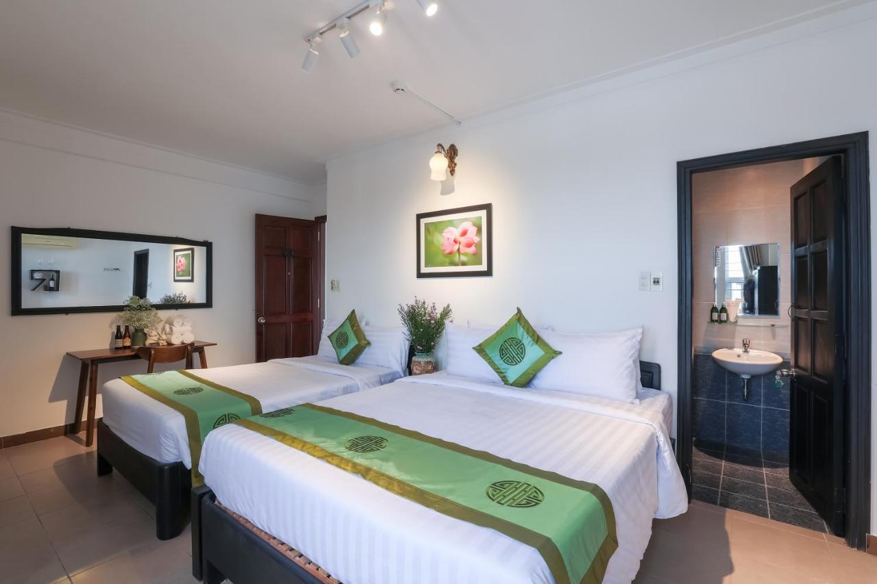 Charming Riverside Hotel Hue Bagian luar foto