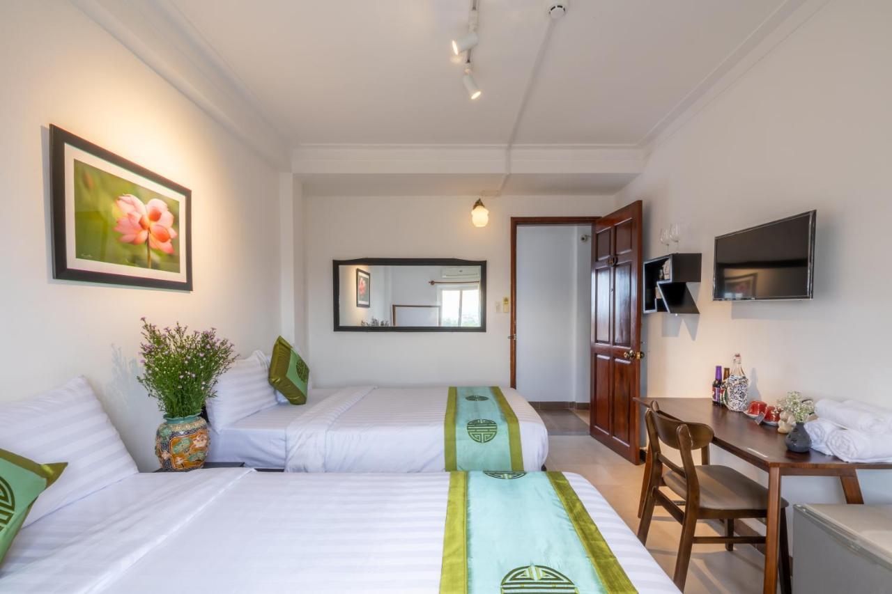 Charming Riverside Hotel Hue Bagian luar foto