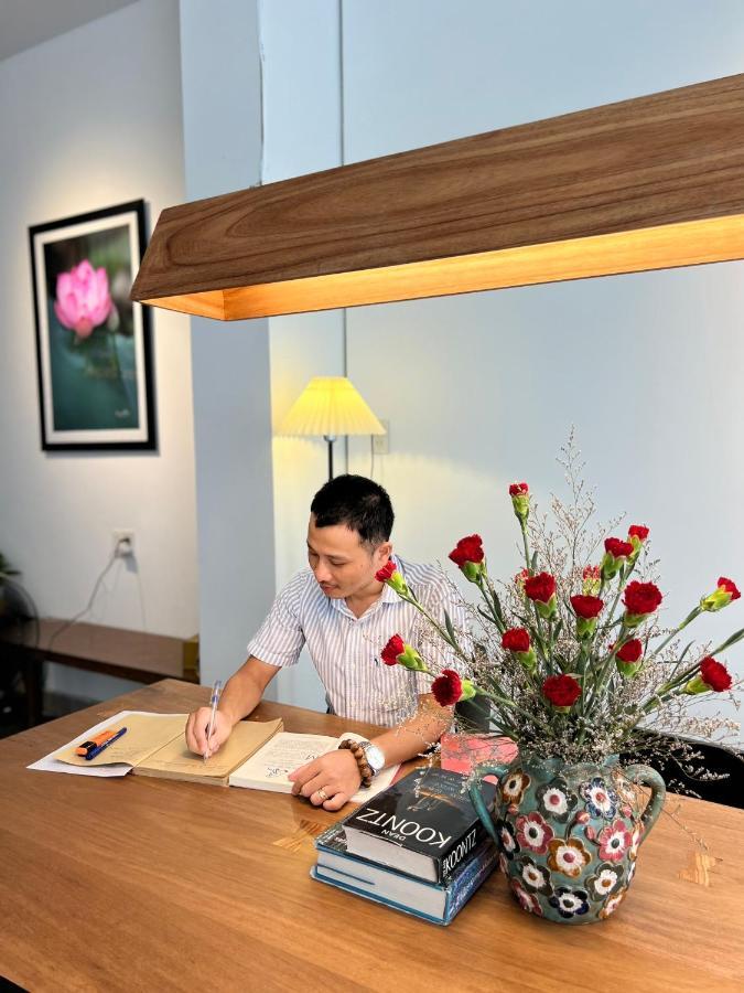 Charming Riverside Hotel Hue Bagian luar foto