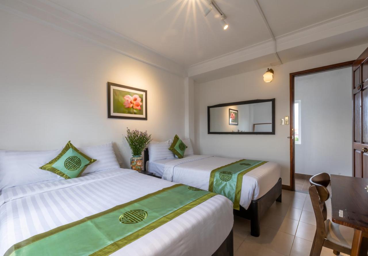 Charming Riverside Hotel Hue Bagian luar foto