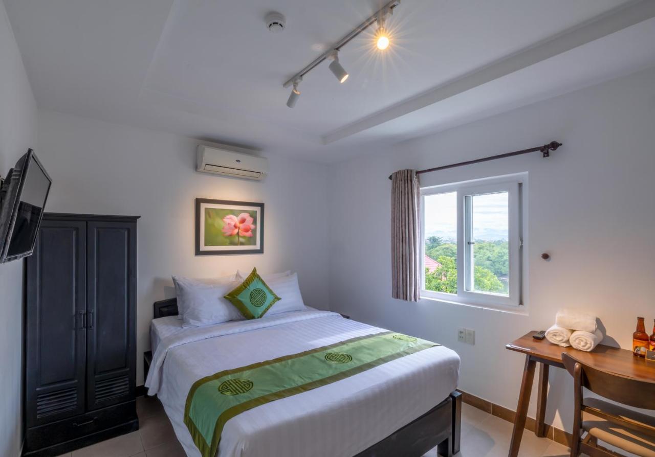 Charming Riverside Hotel Hue Bagian luar foto