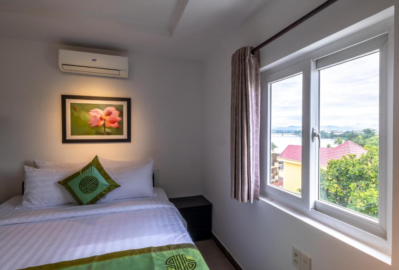 Charming Riverside Hotel Hue Bagian luar foto