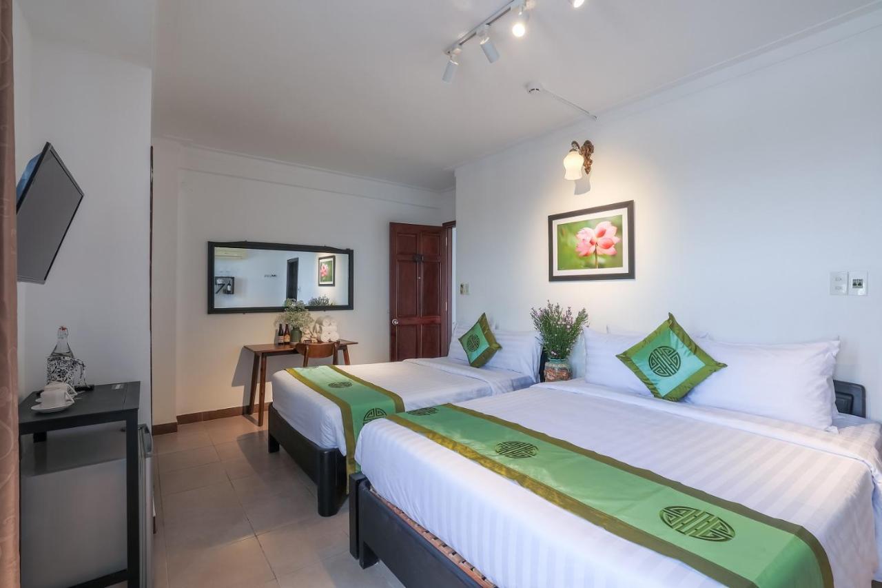 Charming Riverside Hotel Hue Bagian luar foto