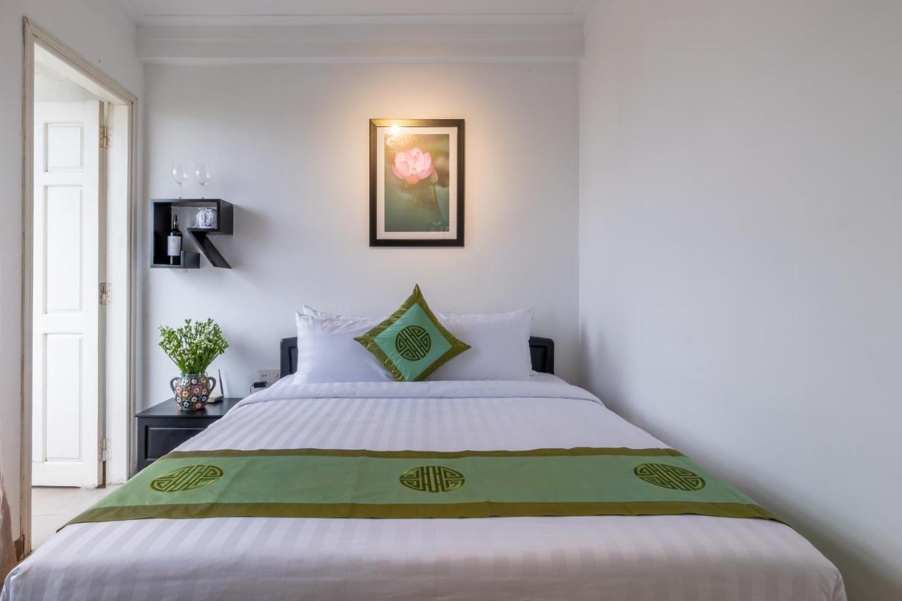 Charming Riverside Hotel Hue Bagian luar foto