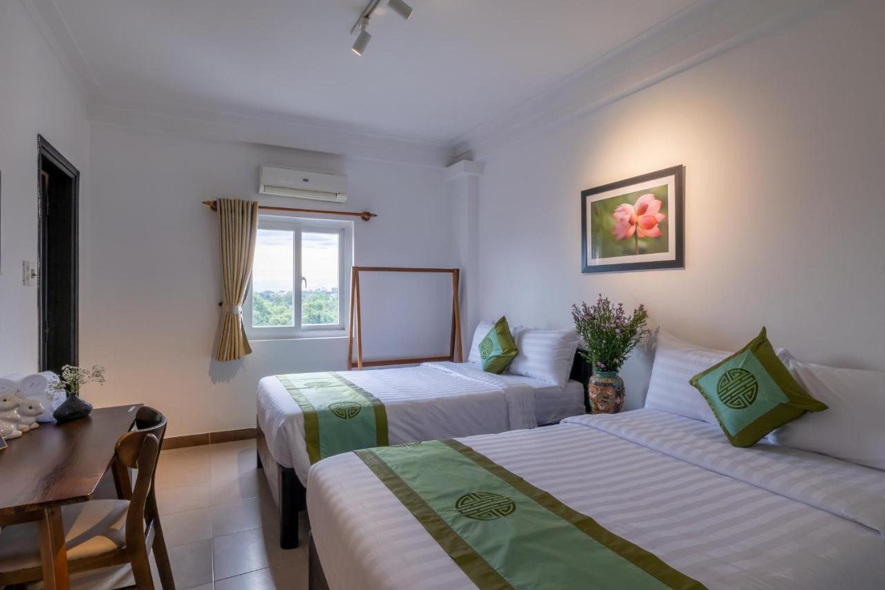 Charming Riverside Hotel Hue Bagian luar foto