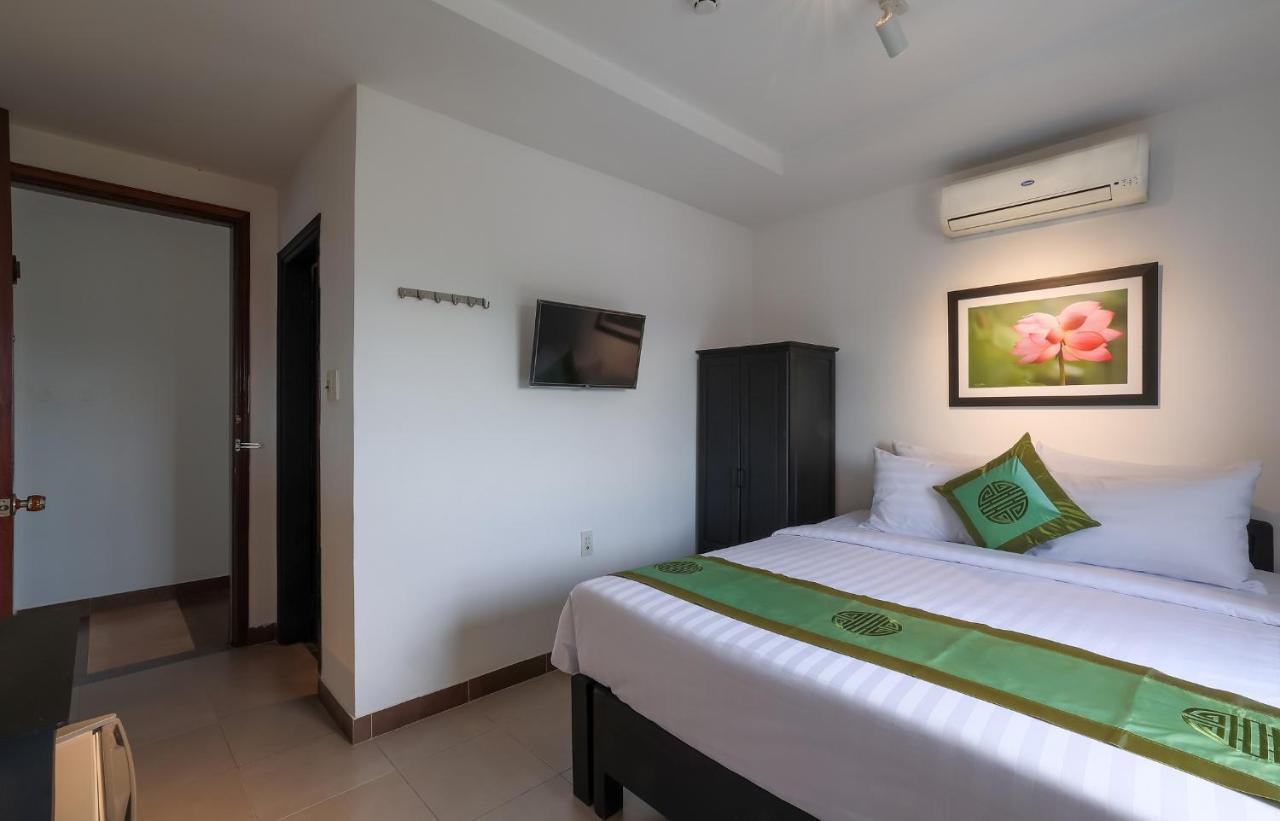 Charming Riverside Hotel Hue Bagian luar foto