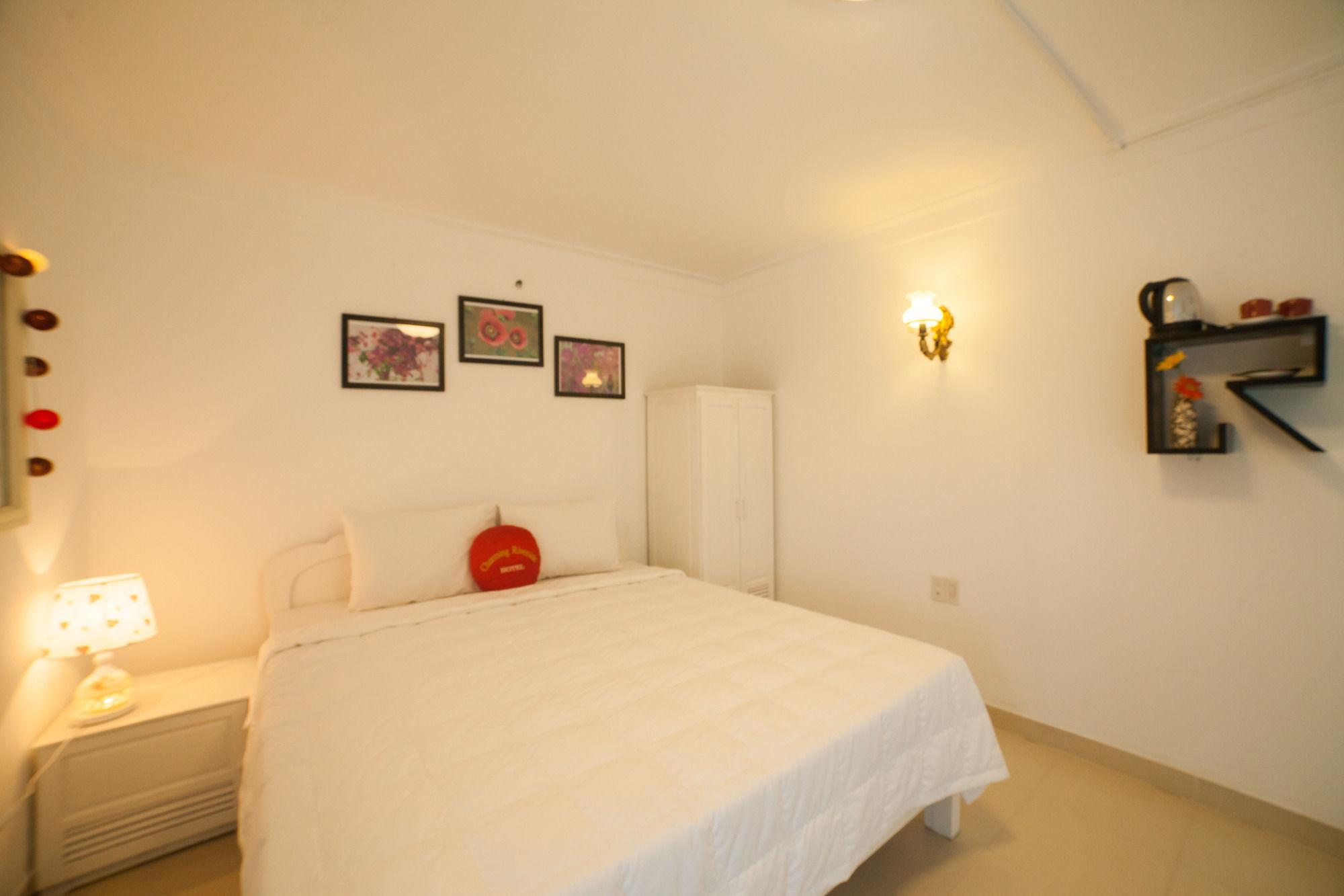 Charming Riverside Hotel Hue Bagian luar foto