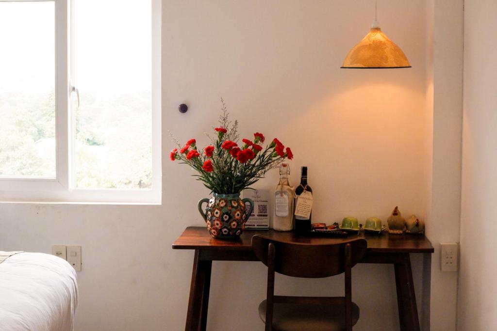 Charming Riverside Hotel Hue Bagian luar foto