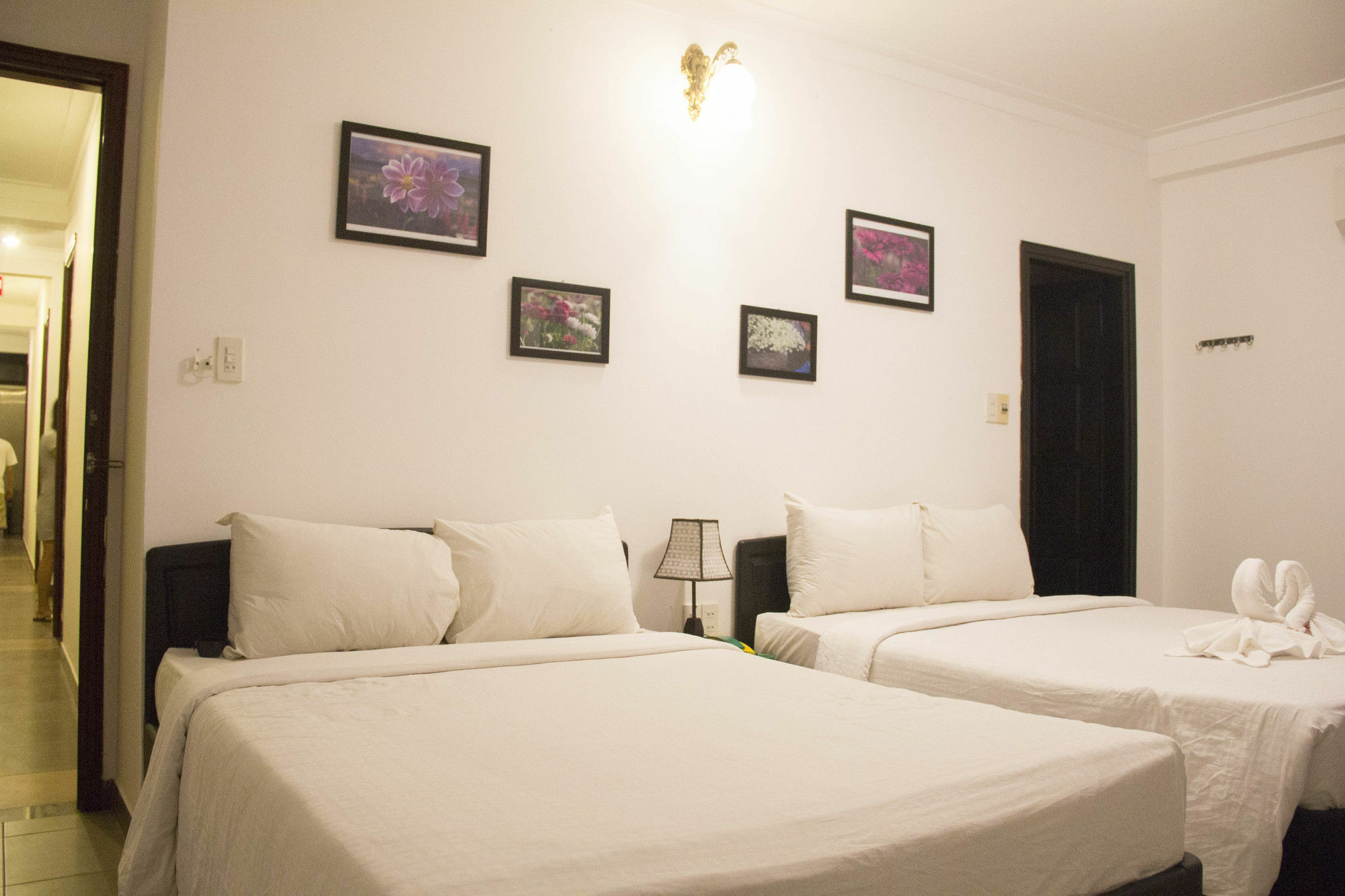 Charming Riverside Hotel Hue Bagian luar foto