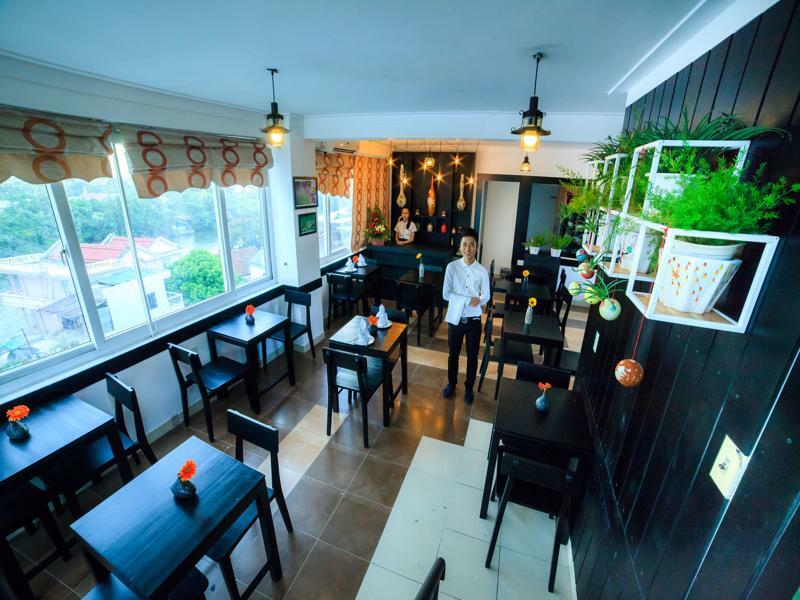 Charming Riverside Hotel Hue Bagian luar foto