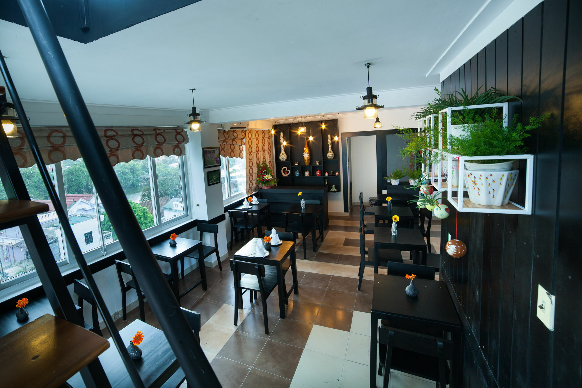 Charming Riverside Hotel Hue Bagian luar foto