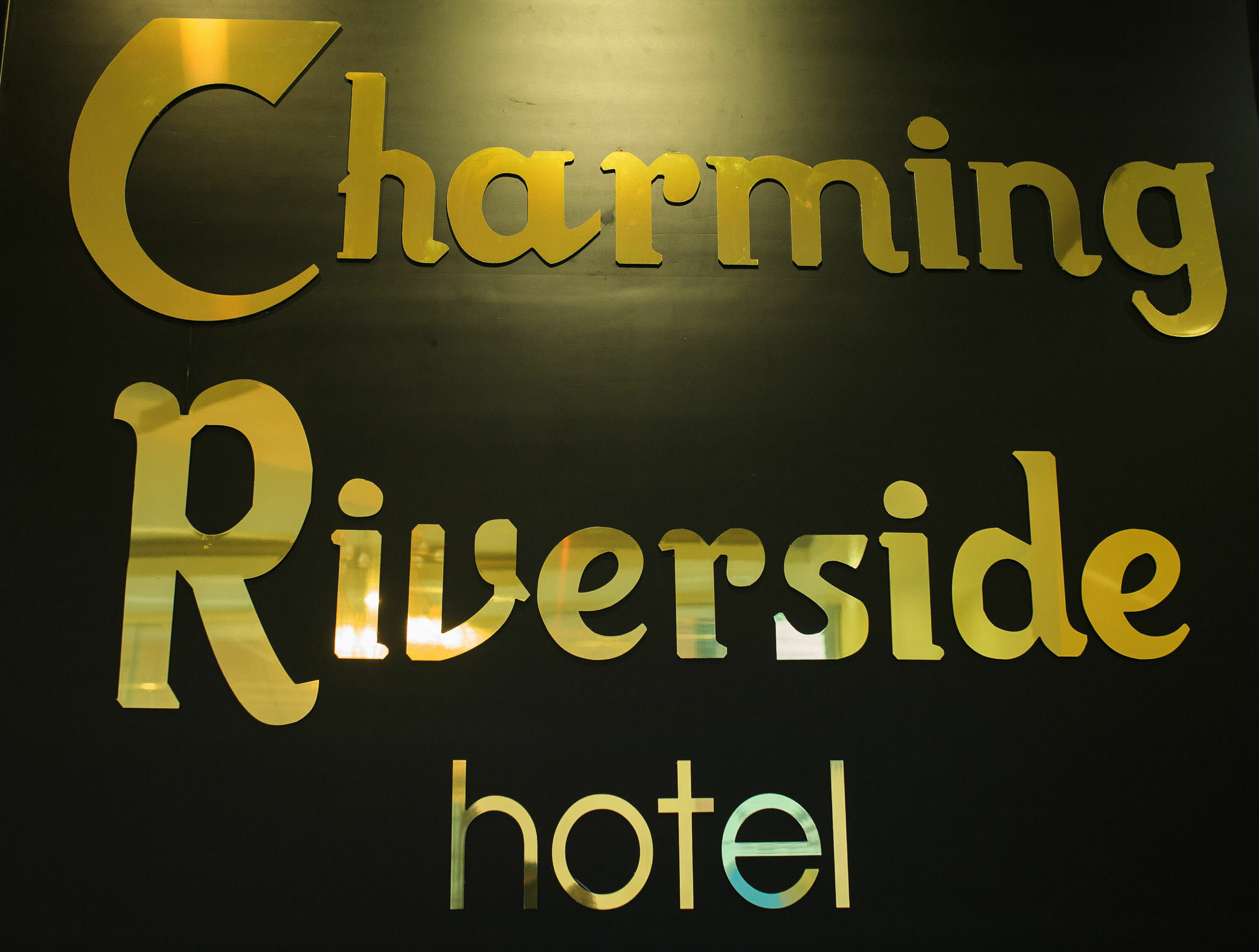 Charming Riverside Hotel Hue Bagian luar foto